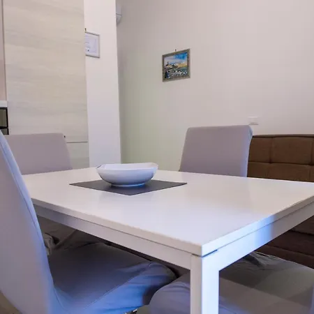 Joyce Luxury * مونوبولي